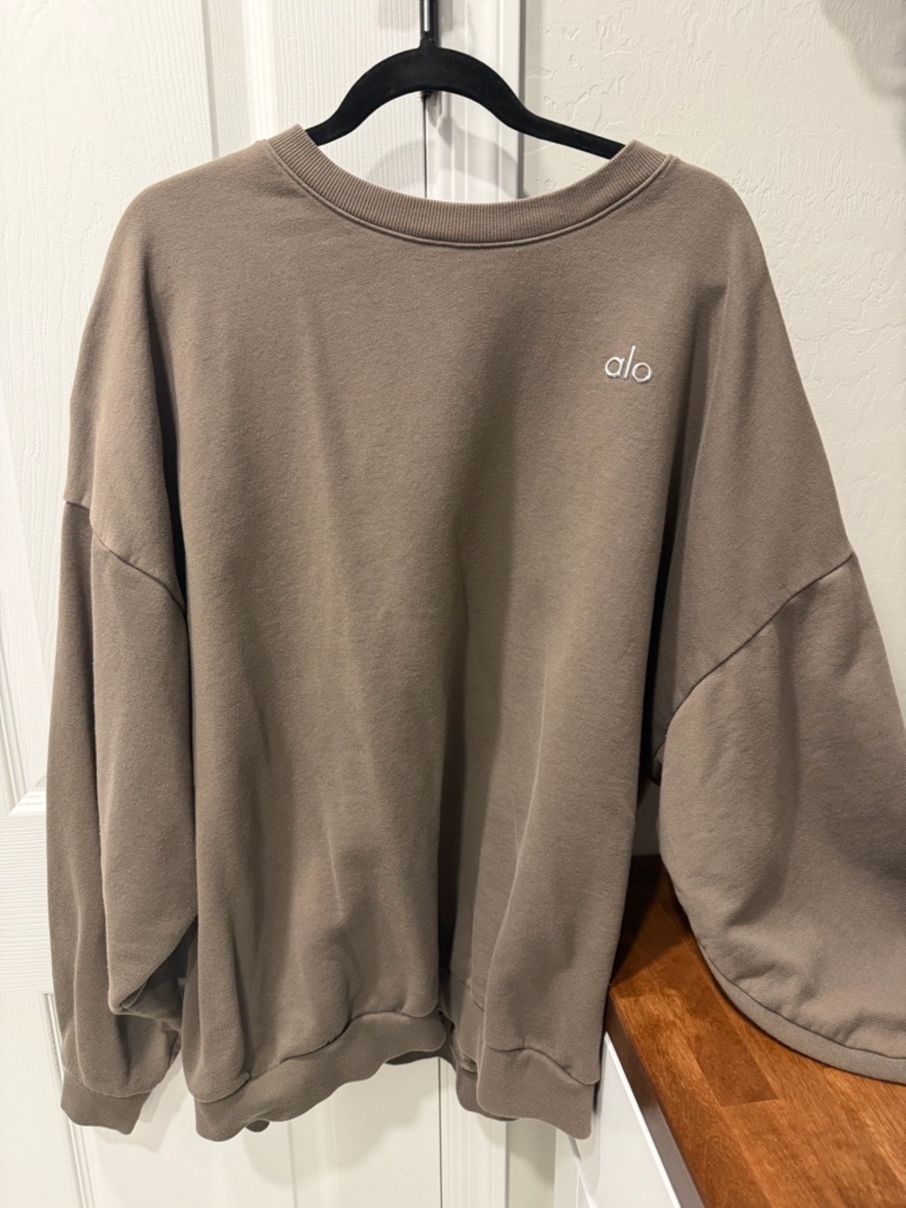 ALO Oversized Crewneck Sweatshirt in Taupe XXL (no tag)